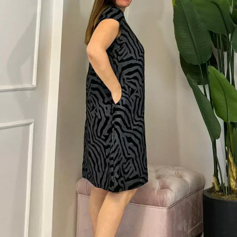 🌸 Summery Bohemian Floral Dress with Round Neckline