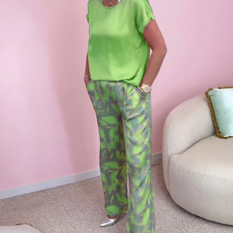 Round neck with short sleeves, printed, short sleeves, long pants, two-piece suit